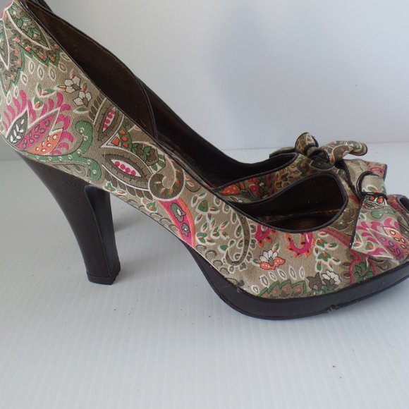 Kenneth Cole Reaction Unlisted - Women's Heels 10 - Picture 3 of 8